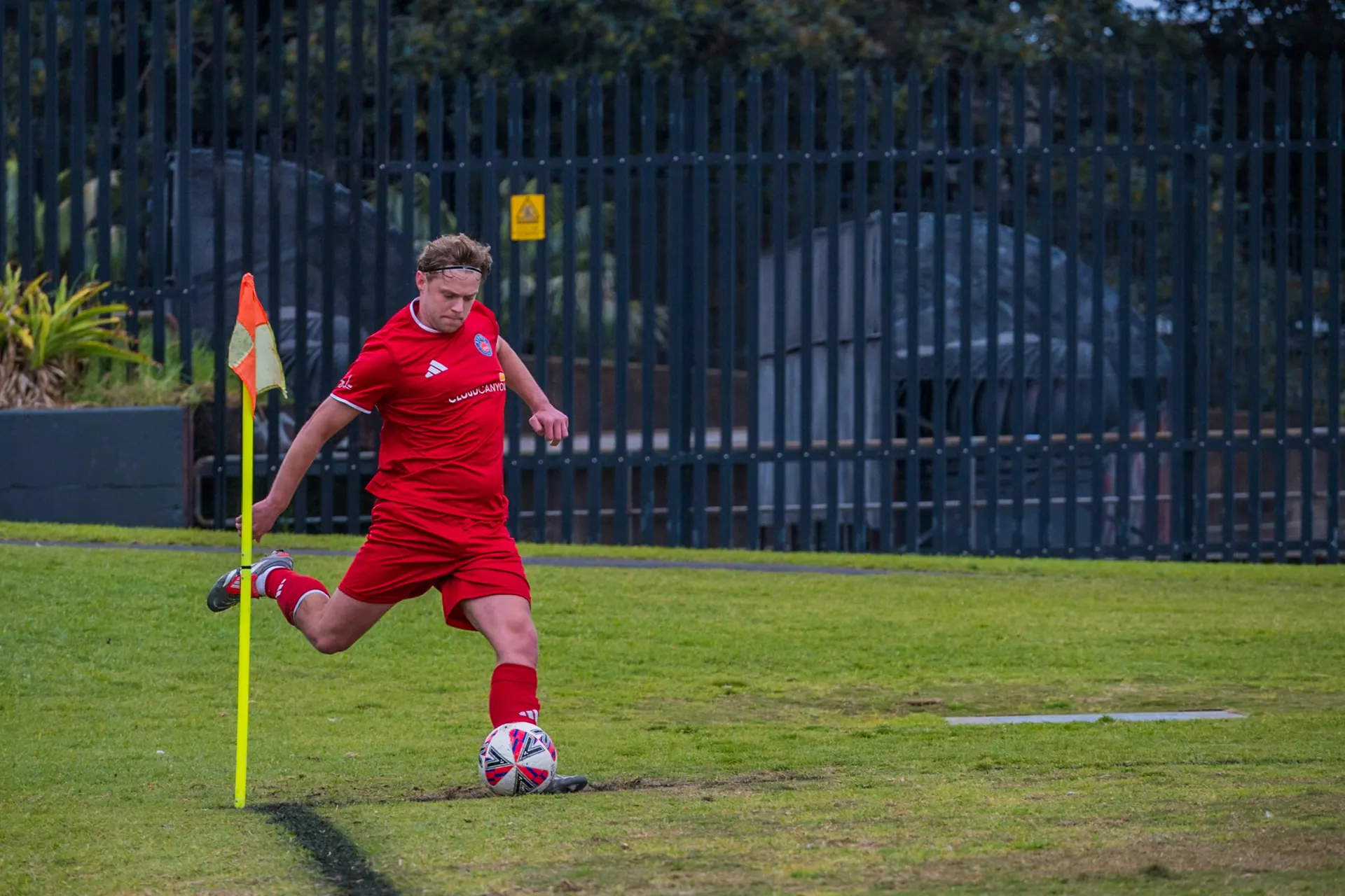Jugada de fútbol en el centro de Sydney